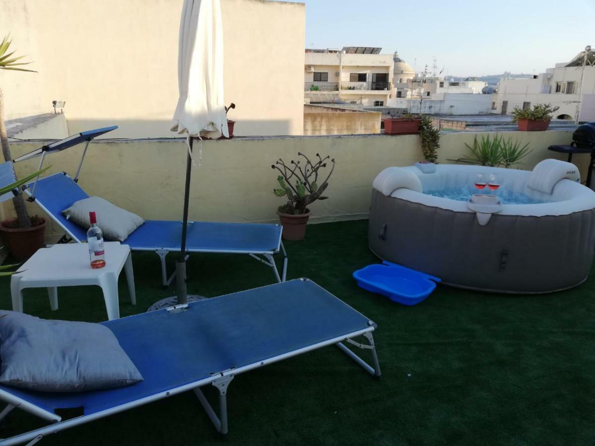 Studio Apartment With Private Terrace, Jacuzzi & Views Mosta Bagian luar foto