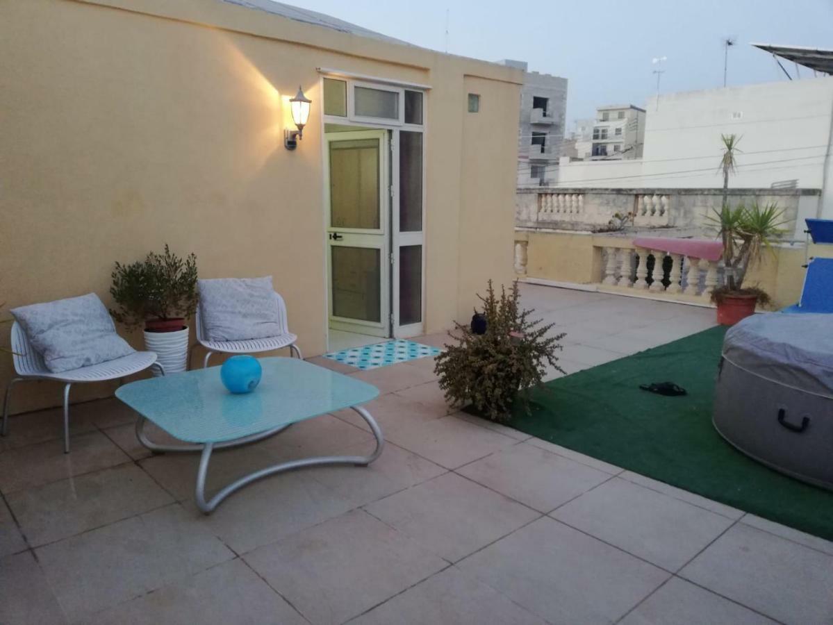 Studio Apartment With Private Terrace, Jacuzzi & Views Mosta Bagian luar foto